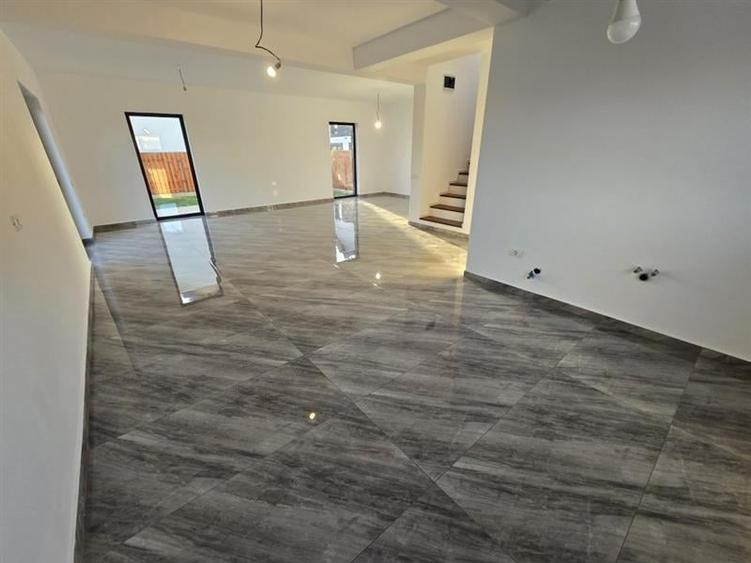 Tarlungeni, Izvor - 11