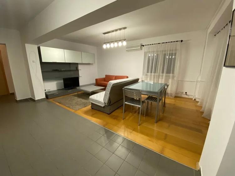Apartament cu 2 camere semidecomandat, mobilat în Unirii