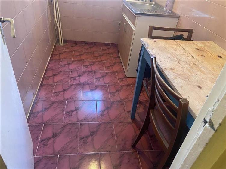 Apartament cu 4 camere nedecomandat în Sud