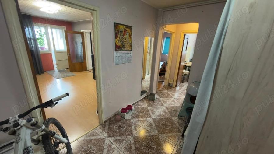 Apartament cu 3 camere semidecomandat în Giulești