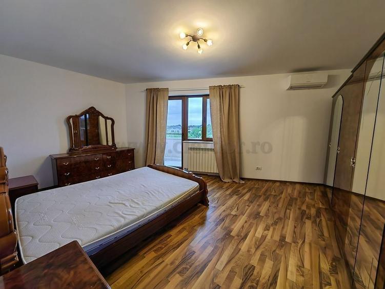 Apartament cu 4 camere decomandat, mobilat în Băneasa