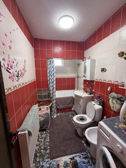 Apartament cu 3 camere semidecomandat, mobilat în Viziru 1