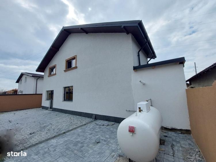 Casă cu 4 camere în Albești