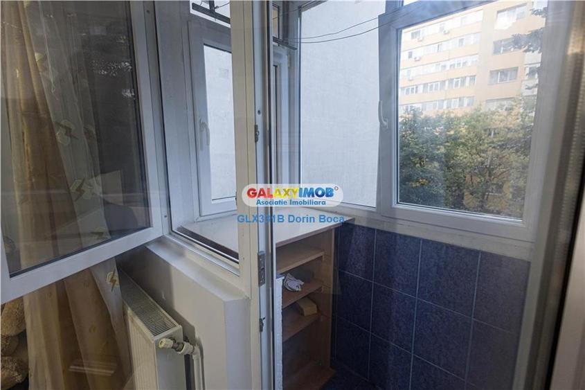 Apartament cu 3 camere semidecomandat în Tei