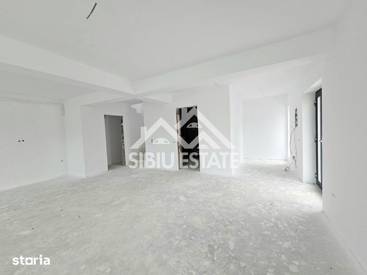 Casă cu 4 camere cu Teren 500 Mp în Central