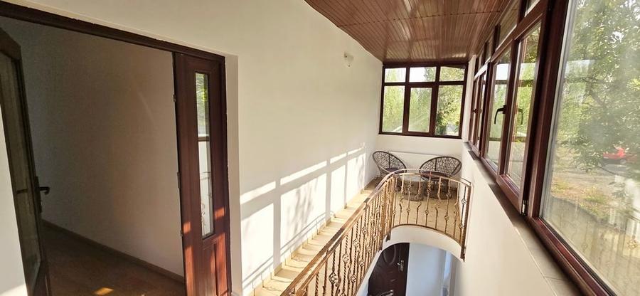 Apartament cu 4 camere decomandat în Băneasa
