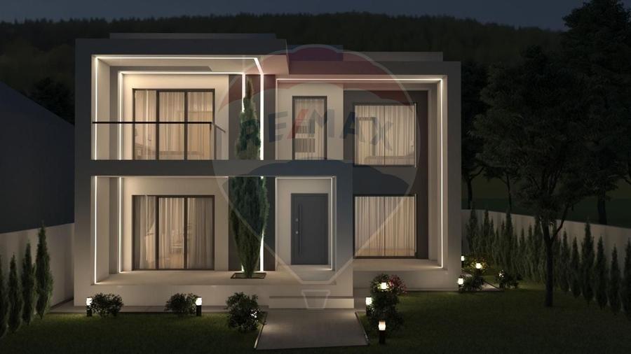 Casă individuală cu 4 camere cu Teren 250 Mp în Central