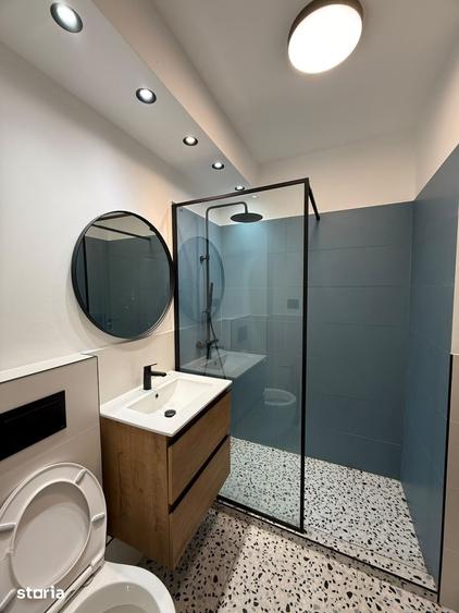 Apartament cu 3 camere semidecomandat în Central