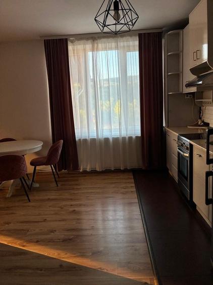 Apartament cu 3 camere decomandat în Florești