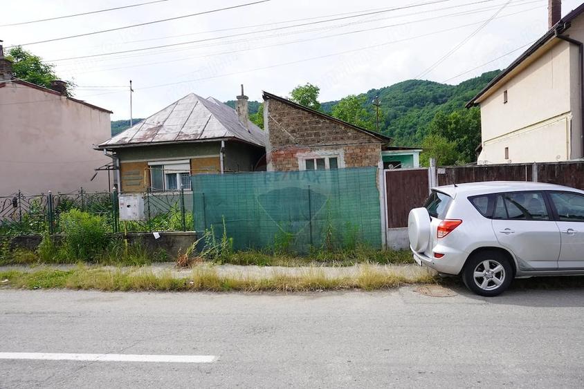 Teren de 2785 mp, în Central