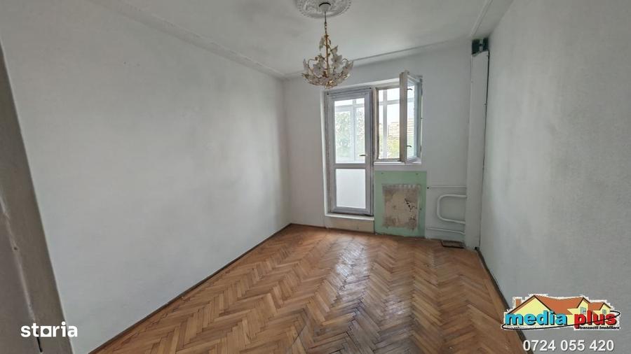 Apartament cu 3 camere decomandat în Micro 19