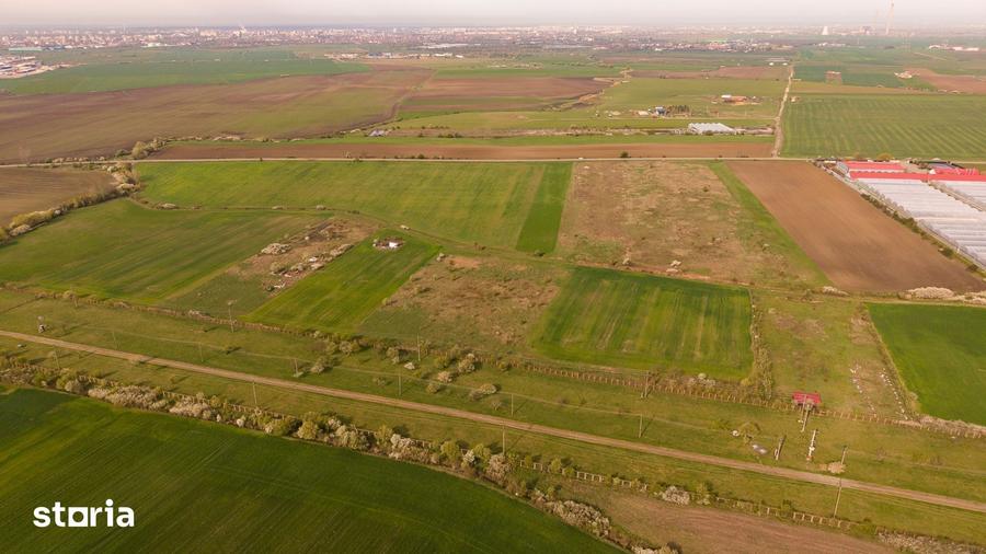 Teren de 6150 mp, în Livada