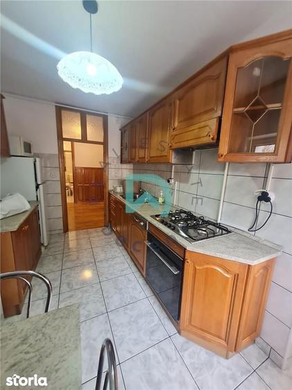 Apartament cu 3 camere decomandat, mobilat în Valea Cetății