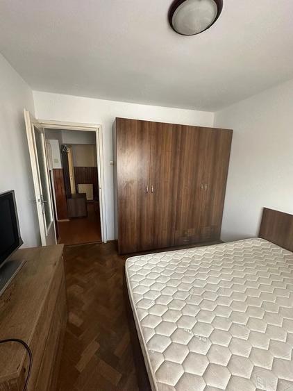Apartament cu 3 camere decomandat, mobilat în Sud