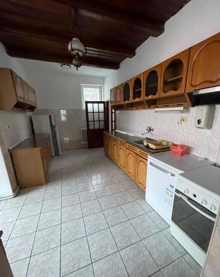 Urgent! 22 Decembrie, apartament la casa ,4 camere, parter - 2
