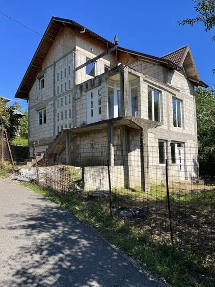 Casa+teren 6 camere+4 bai zona Pucioasa - 7