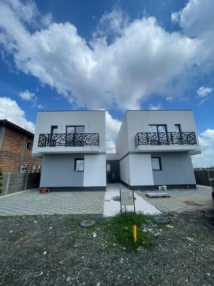 Duplex despartit prin camera tehnica - 14