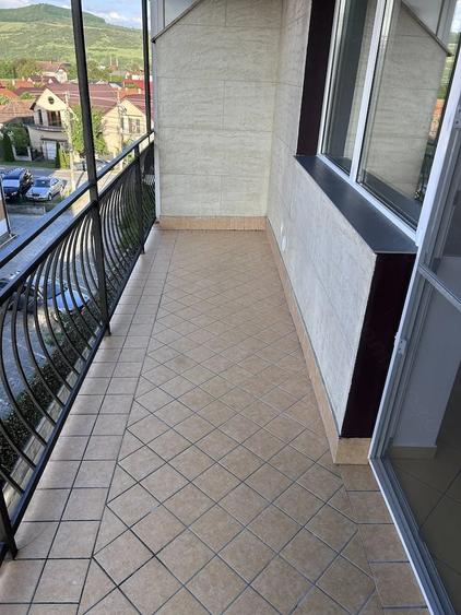Vand apartament cu 3 camere - 2