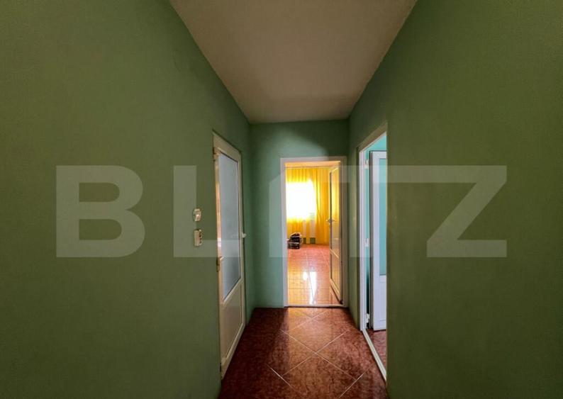 Casa de vanzare, cu 2 camere, zona cu vad comercial. - 2