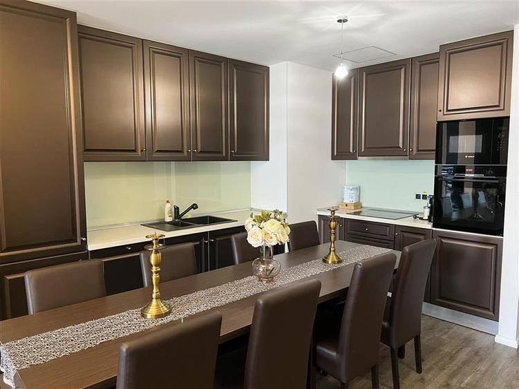 Apartament cu 4 camere decomandat, mobilat în Poiana Brașov