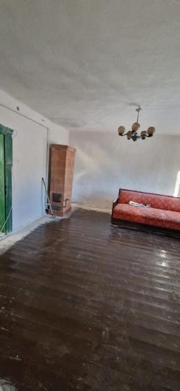 Casa 114 mp - in Hateg la 300 m de primarie 52000 euro - 1