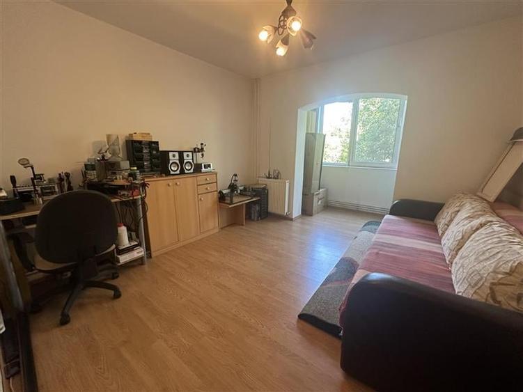 Mobilat și utilat cu 2 balcoane, modificat ?n 3 camere, aproape de Piaț - 9