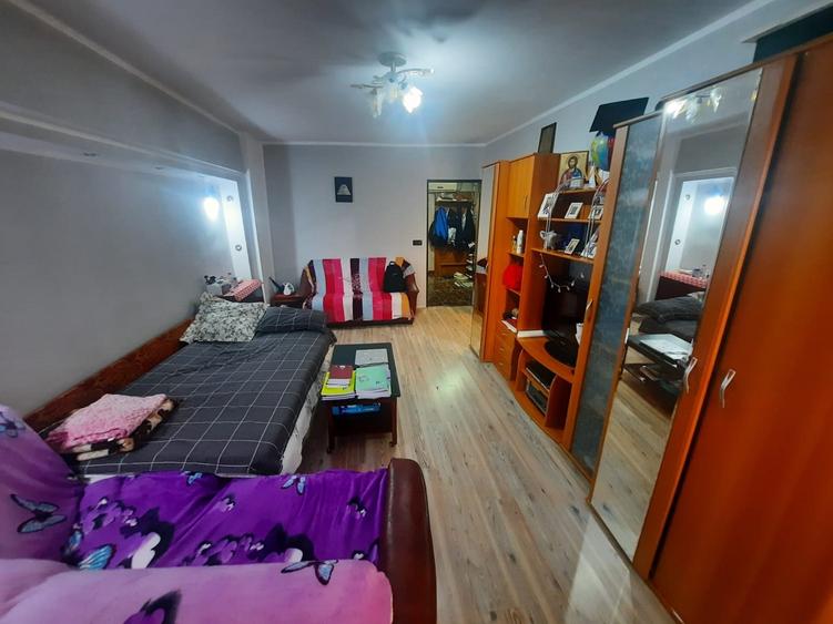 Apartament cu 2 camere decomandat 3/8, zona Nicolina - 2