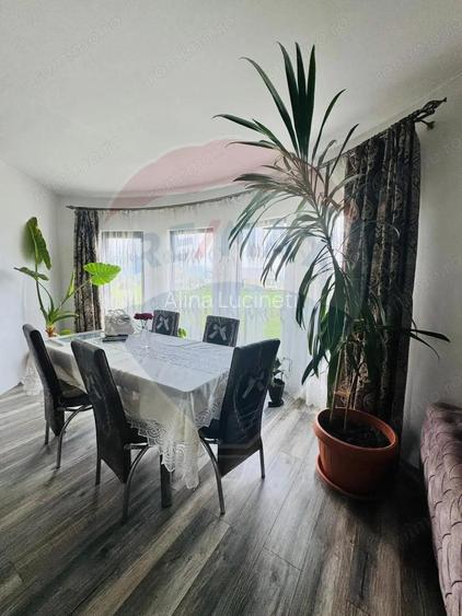 Casa / Vila cu 5 camere de vanzare in zona Nord-Est Casa / Vila cu 5 camere de vanzare in zona Nord-Est