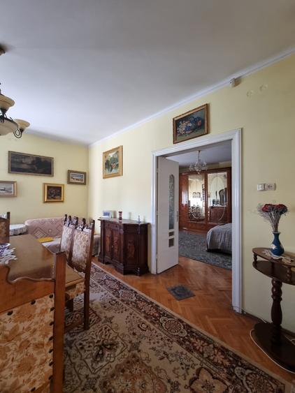 Dacia - 3 Camere - Garaj - Curte - 2