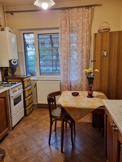 Apartament 3 camere partial mobilat, decomandat, et. 1/4 cu CT, zona Scoala 7 . - 5