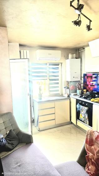 Apartament cu 3 camere semidecomandat în Mofleni