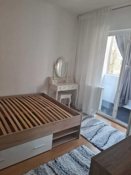 Inchiriez apartament cu 3 camere, Decebal/ Doina - 1