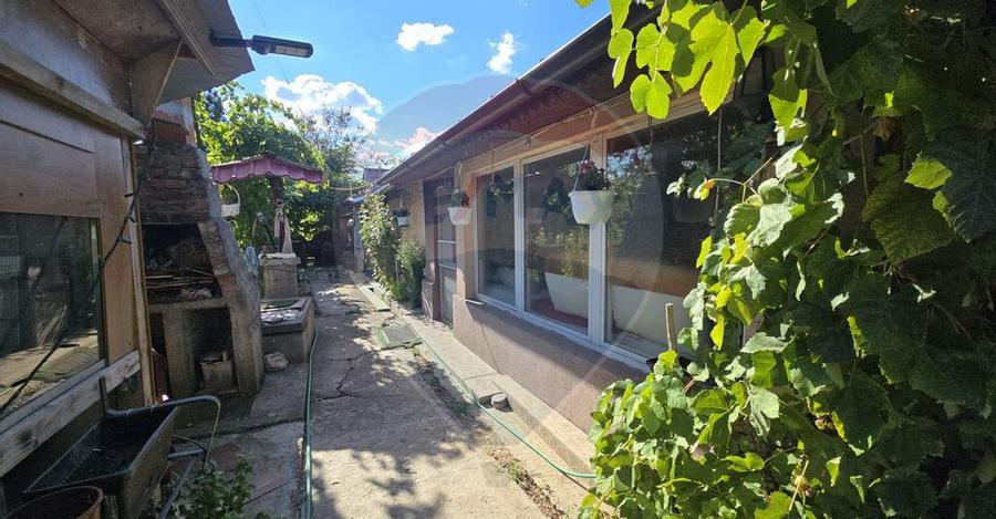 Casa / Vila cu 6 camere de vanzare - 1