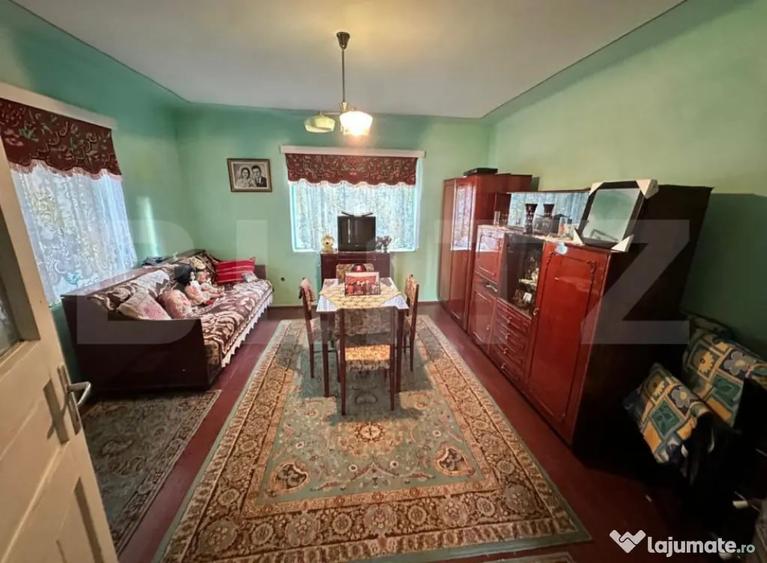 Casă cu 2 camere cu Teren 690 Mp în Petrești