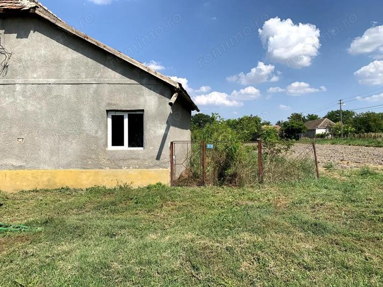 Casa individuala in Otelec - 2,518 mp teren - 2 fronturi stradale - 2