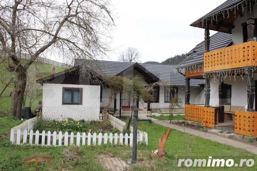 Casa de vacanta si anexe in Stulpicani - 11