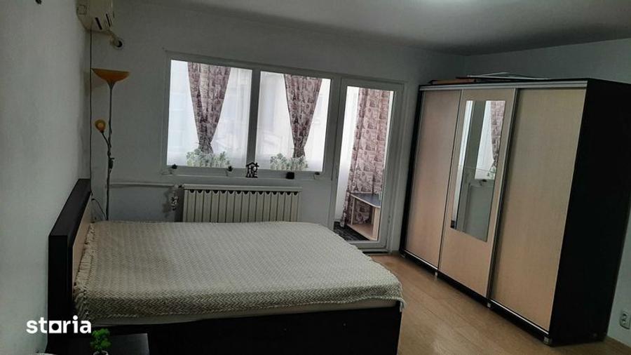 Garsonieră decomandată, mobilată în Decebal