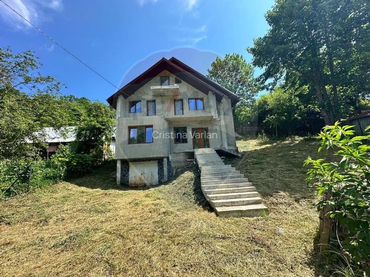 Casa / Vila la gri in Pangarati Neamt