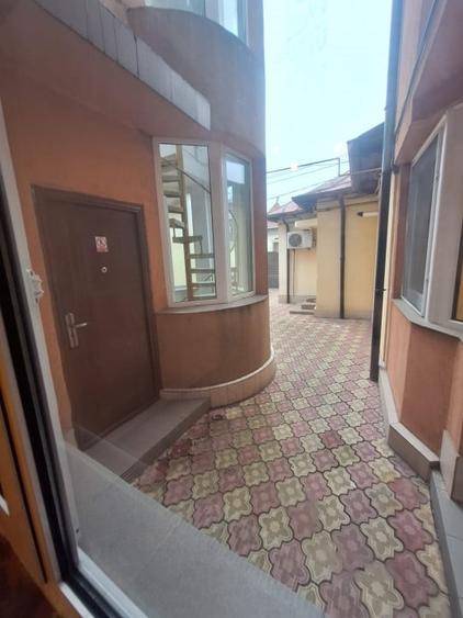 Capitol, imobil P+1, IDEAL BIROURI, 150 mp., curte - 2