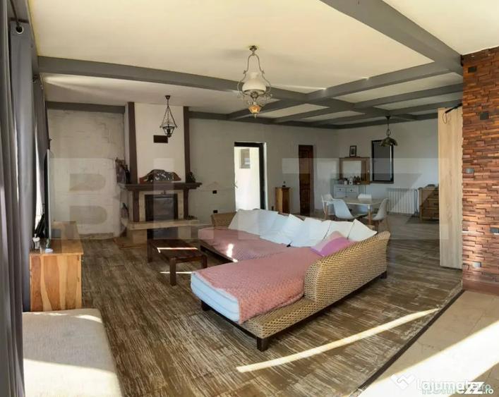 Casă cu 4 camere cu Teren 980 Mp în Valea