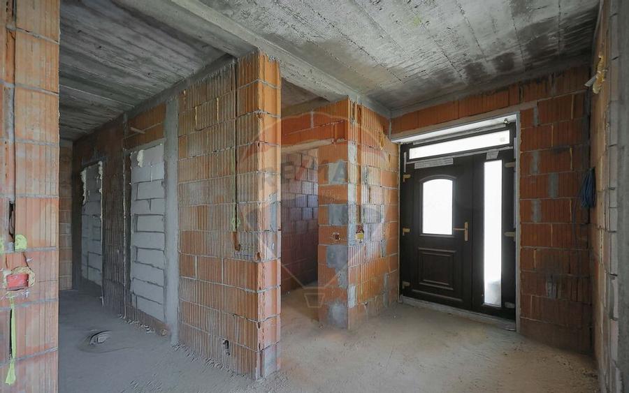 De vanzare casa cu un proiect deosebit, la ro?u , Str.... - 13