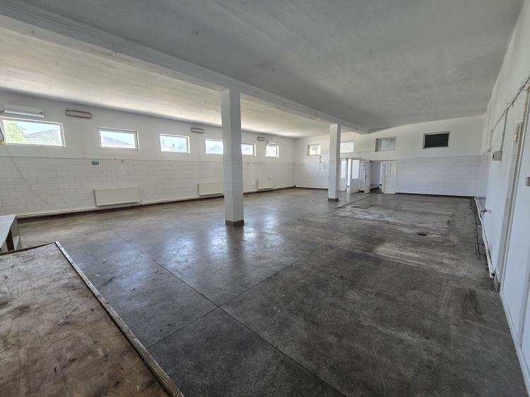 Inchiriez hala situata ultracentral in Caracal - 4