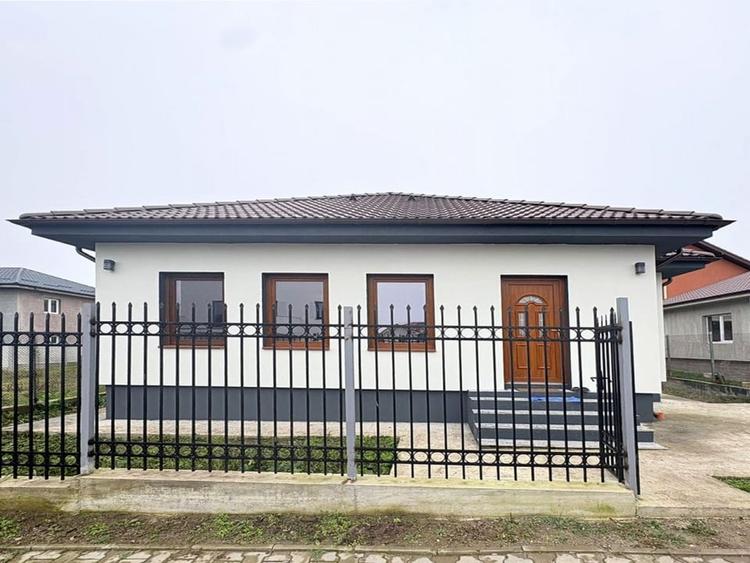 Casa la sol 4 camere , Valu lui Traian - 1