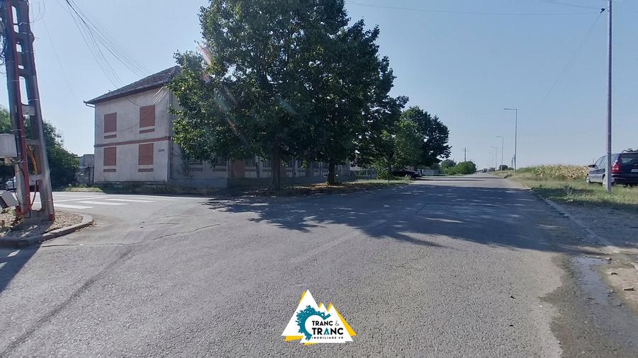 Clădire împunătoare de 540 mp pe 2 nivele în Sânnicolau Mic - 2