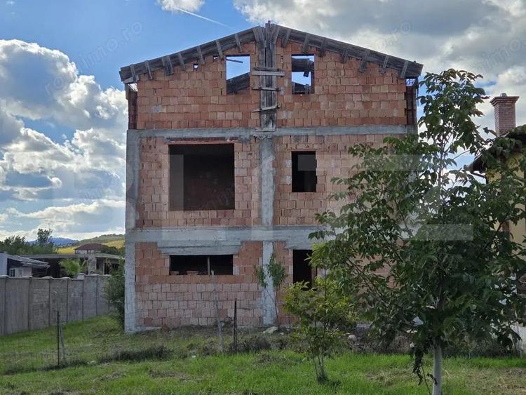 Casa individuala cu 5 camere,la rosu,259 mp utili, 583 mp teren,Cetate - 1