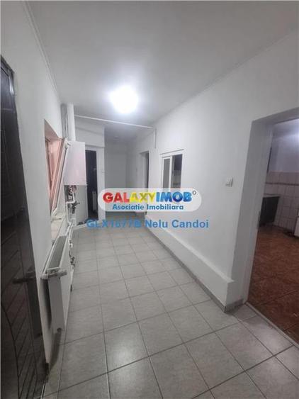 Casă cu 6 camere cu Garaj în Ferentari