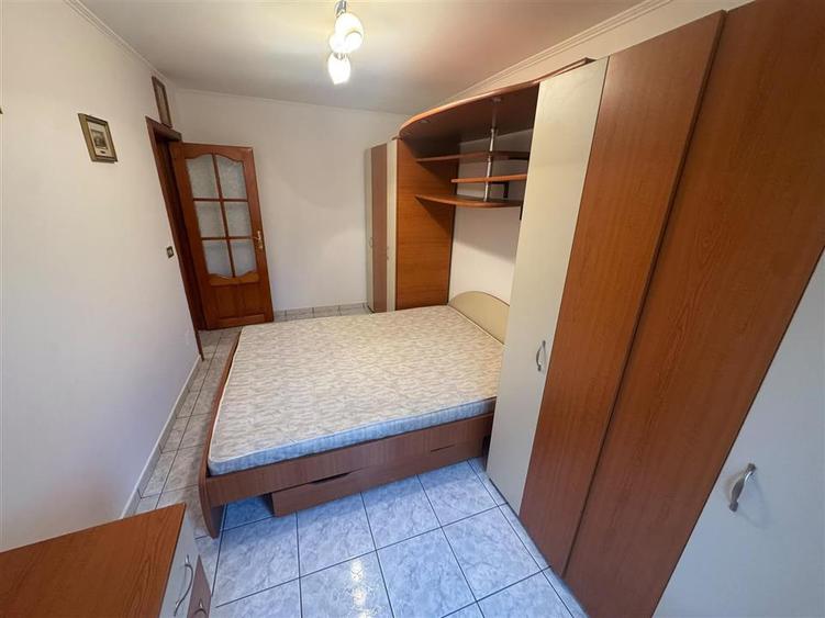 Apartament cu 3 camere decomandat, mobilat în Brăilei