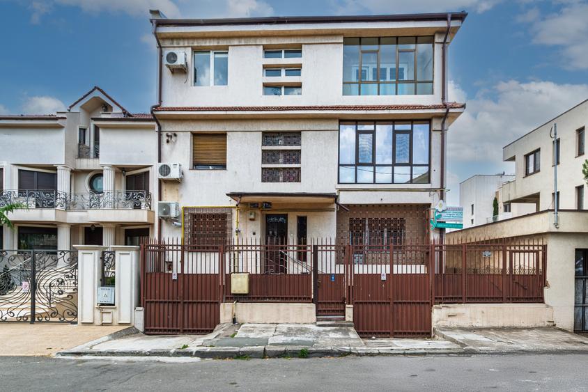 Vilă tip bloc 12 camere, 2 garaje 2 boxe  zona Tomis 1  Flămânda - 4