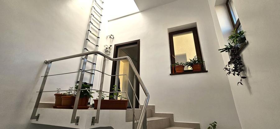 Apartament EXCLUSIVIST situat intr o vila P+2E cu cate un apartament pe etaj - 2