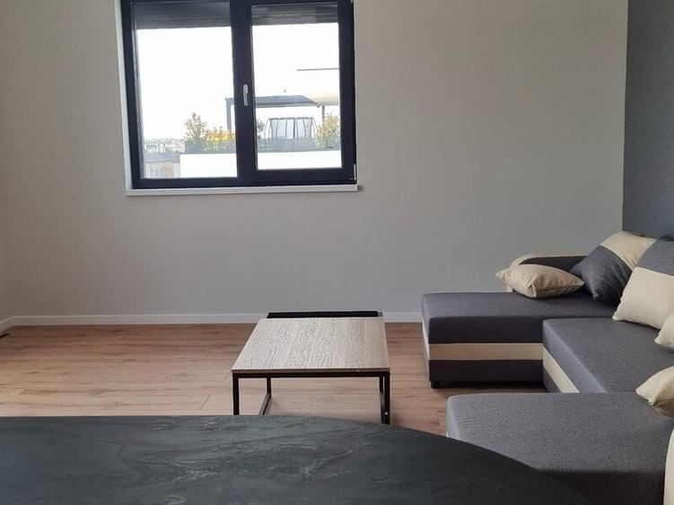 Apartament cu 3 camere semidecomandat în Tunari